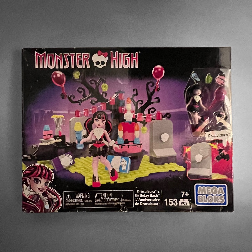 Monster High Draculaura's Birthday Bash Building Set